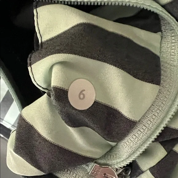 L-105 🍋 Lululemon 🍋 Run: Get Up And Glow Jacket *Reflective 360 - Picture 12 of 12